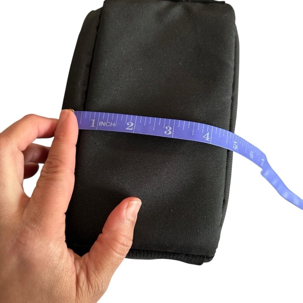 Black Camera Bag with Adjustable Strap and Durable Fabric - Picture 7 of 7
